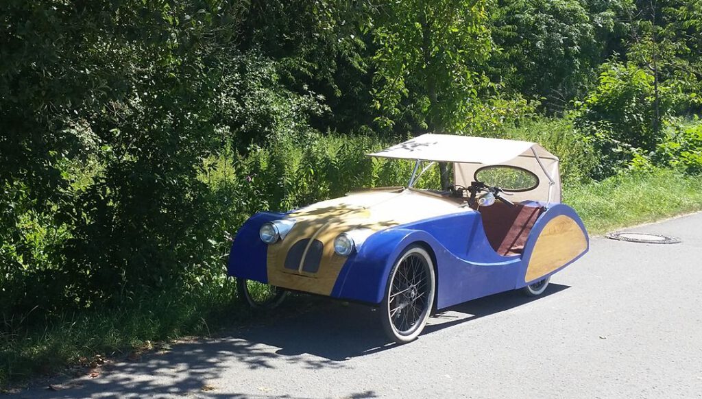 foto of Plycar sociable tandem velomobile two seater with cargo space and canope