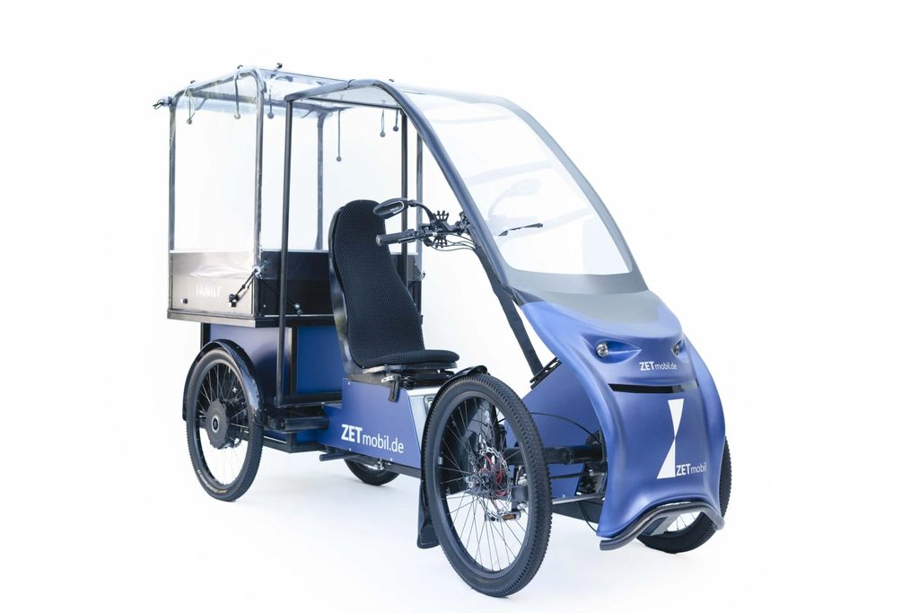 picture of zetmobil quad with weather protection and generator / electric chain in child transport setup