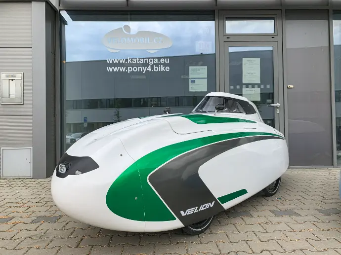 Velion quad fully enclosed 45 km/h velomobile in front of Katanga / pony4 office