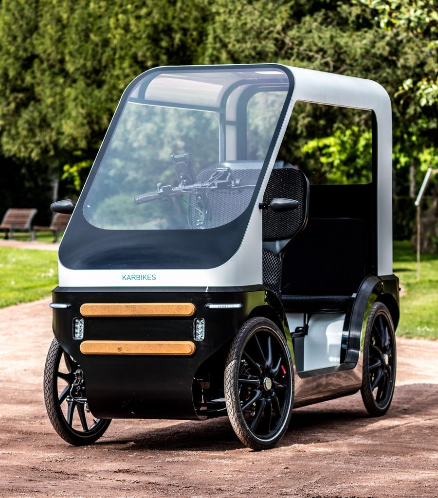 Quadracycle, french 4-wheeler for passenger and cargo transport with roof, wind screen, rear window / weather protection. With Valeo / Effigear motor.